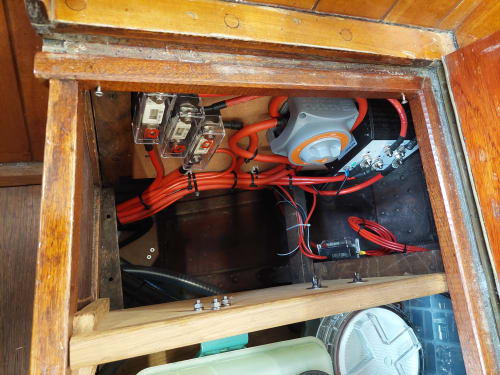 Photo du nouveau câblage 12V du voilier